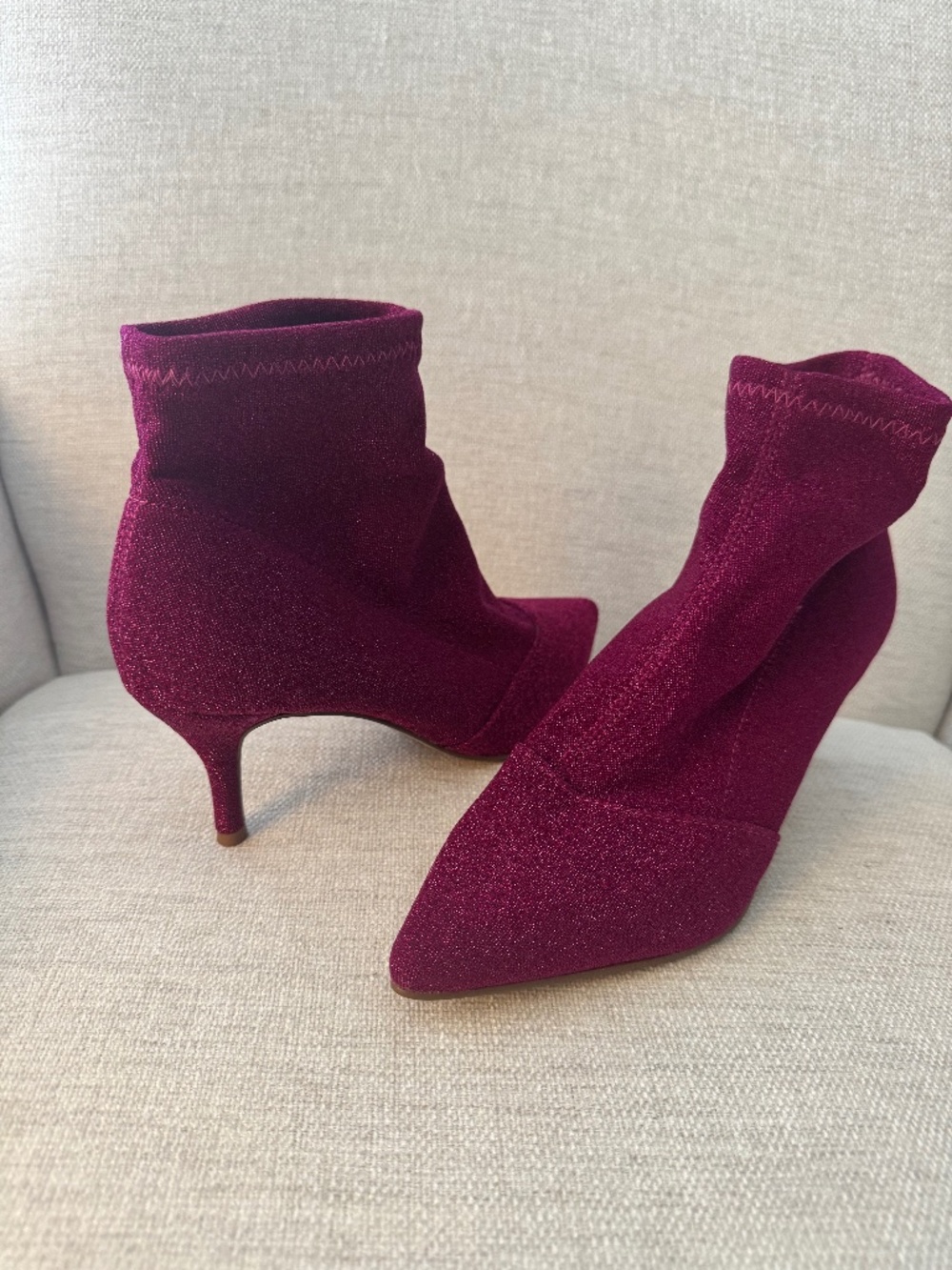 Charles by Charles David Fuscia Sparkle Sock Booties Pointed Toe Kitten  6 NEW